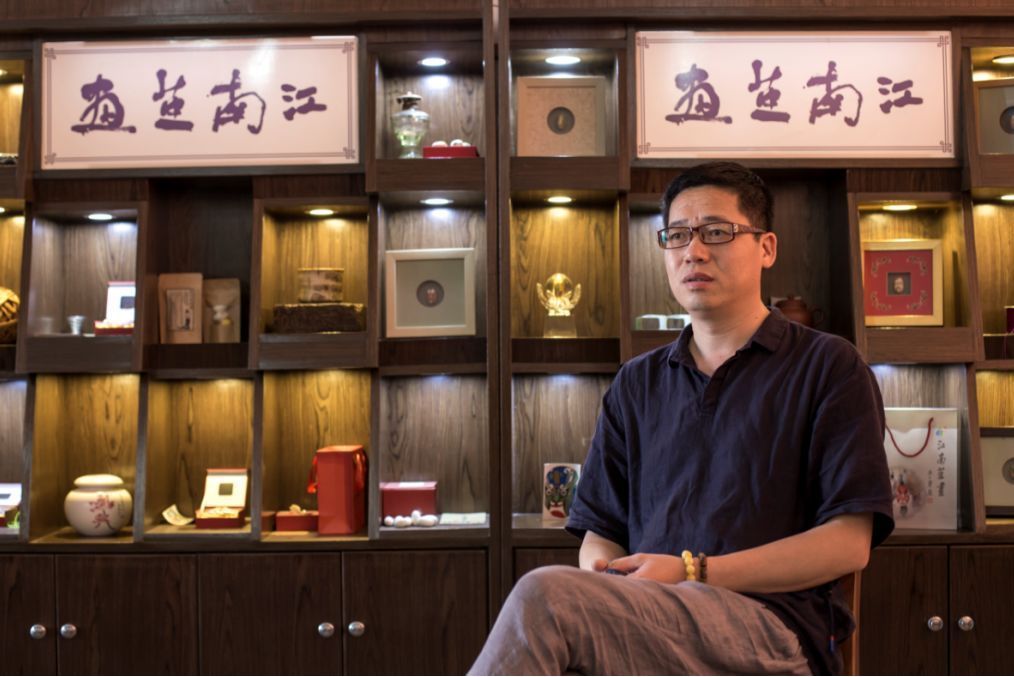 陳建清(中國“江南繭畫”創始人) 陳建清(中國“江南繭畫”創始人)