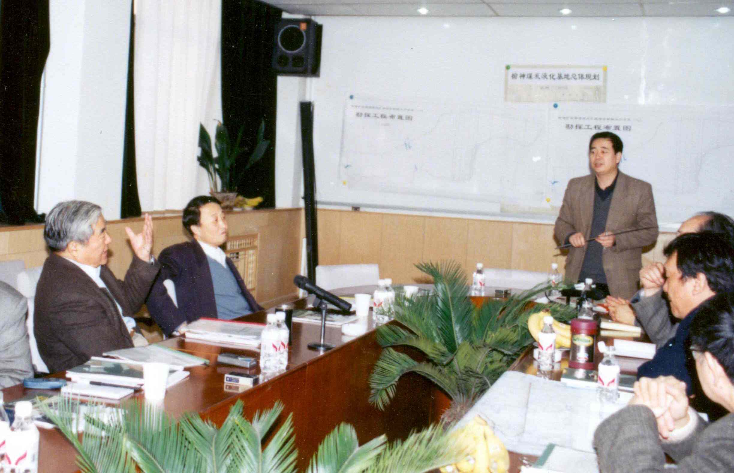 給程安東省長匯報陝西煤炭地質工作（2001）