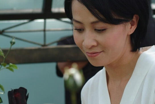 千羽(電影《好奇害死貓》中的女主角,由劉嘉玲飾演) 千羽(電影《好奇害死貓》中的女主角,由劉嘉玲飾演)