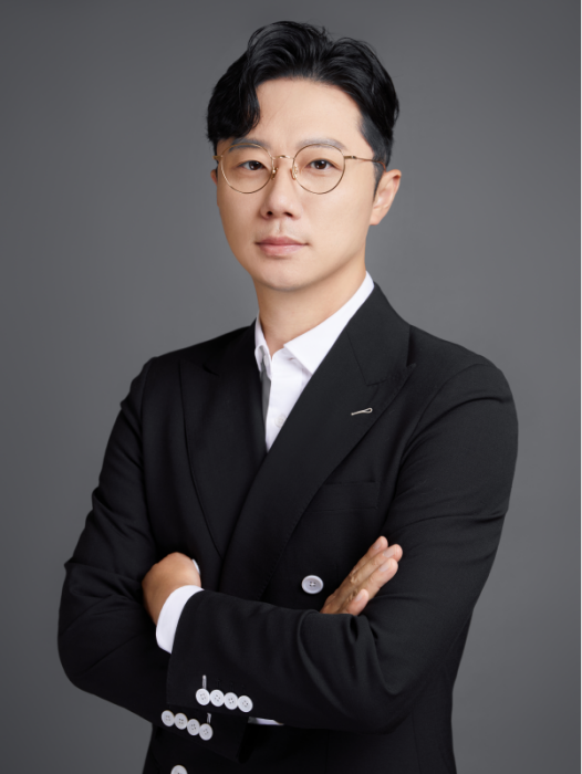 唐喆(上海市青少年藝術進修學校理事長) 唐喆(上海市青少年藝術進修學校理事長)