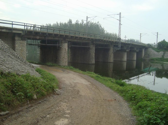 唐河上的京滬線鐵路橋
