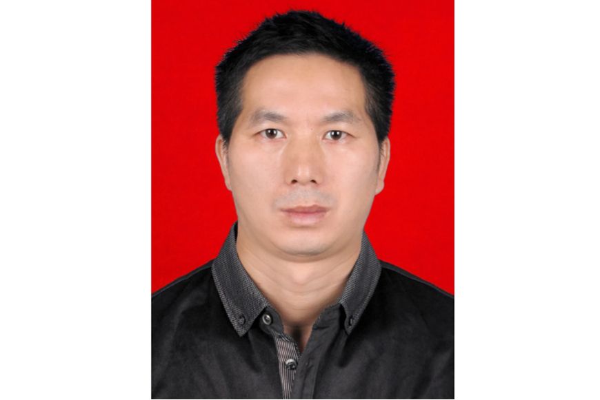 劉玉(廣西報告文學委員會副主任) 劉玉(廣西報告文學委員會副主任)