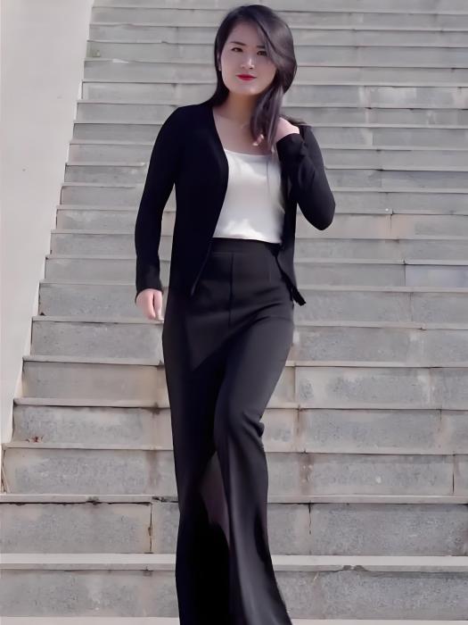 歌手，麗姐