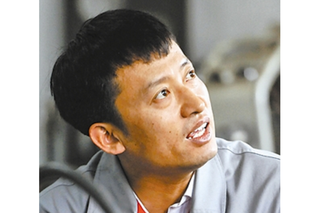 徐龍傑(東北煉化工程公司焊接專家工作室主任) 徐龍傑(東北煉化工程公司焊接專家工作室主任)