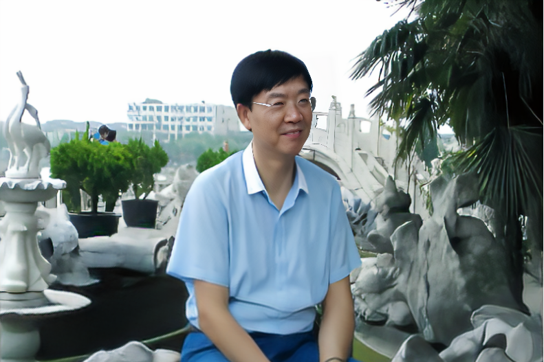 張少軍(鄭州大學材料科學與工程學院教授) 張少軍(鄭州大學材料科學與工程學院教授)