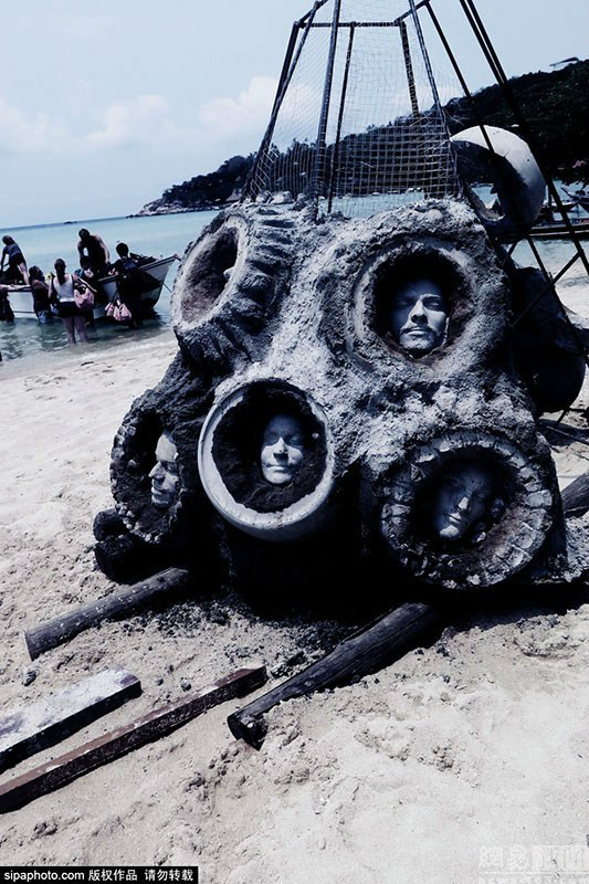 溺水者礁石雕塑
