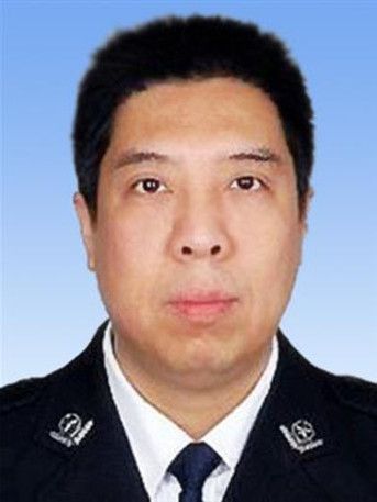 周星(天津市濱海新區公安局黨委委員、副局長、政治部主任、一級高級警長) 周星(天津市濱海新區公安局黨委委員、副局長、政治部主任、一級高級警長)