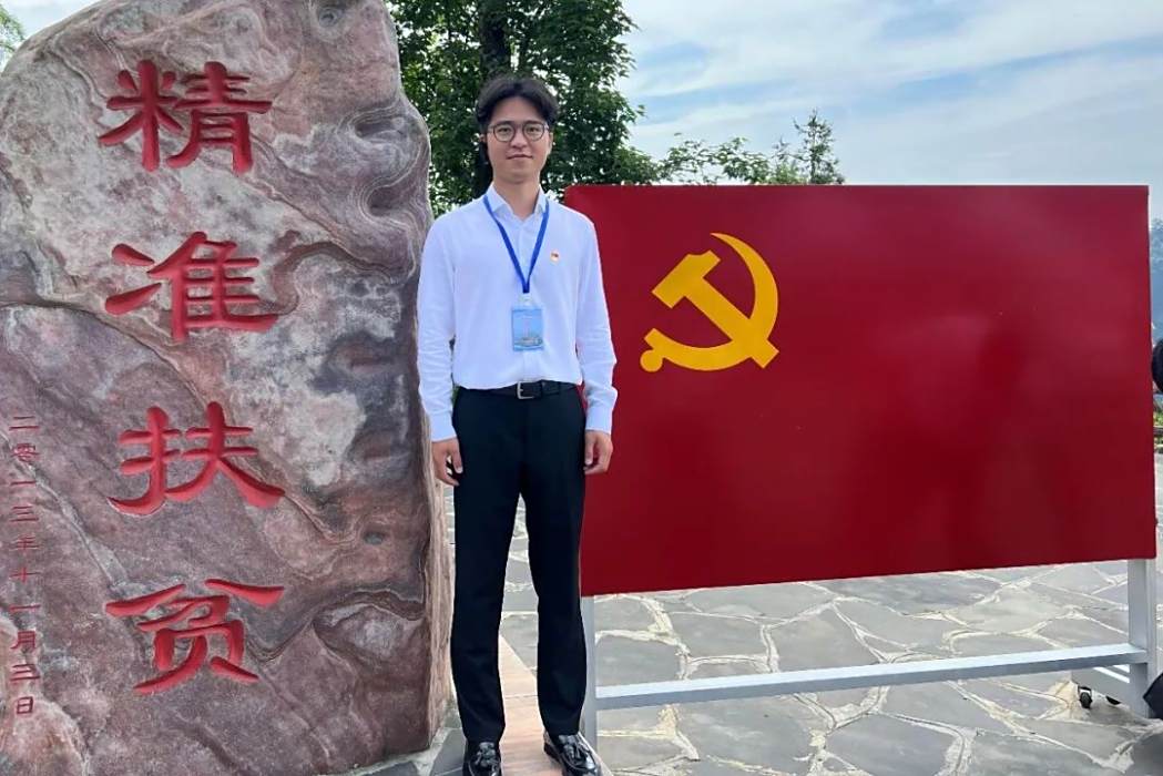 易運華(湖南省常寧市洋泉鎮西南村黨總支書記、村委會主任) 易運華(湖南省常寧市洋泉鎮西南村黨總支書記、村委會主任)