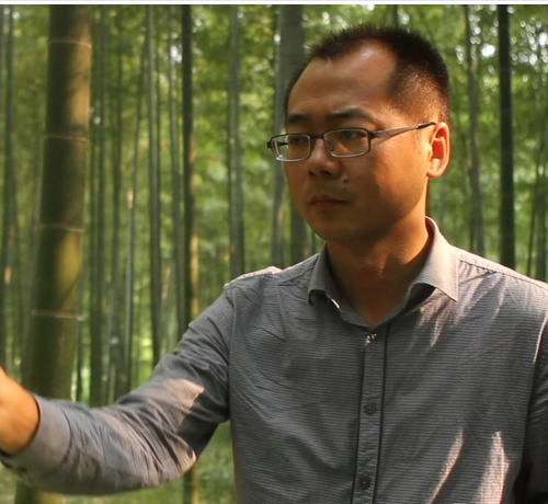 何金安 何金安
