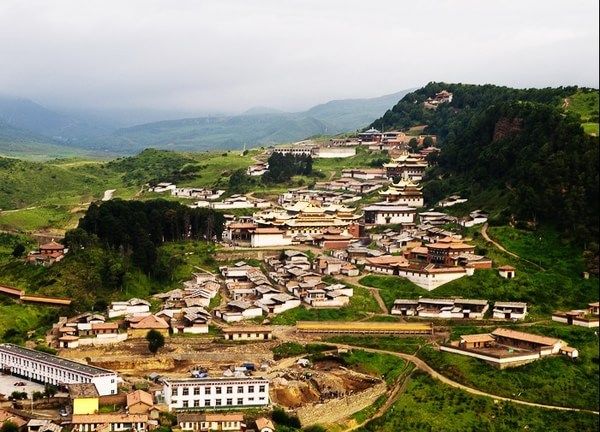 白古村(雲南石屏縣龍朋鎮下轄村) 白古村(雲南石屏縣龍朋鎮下轄村)