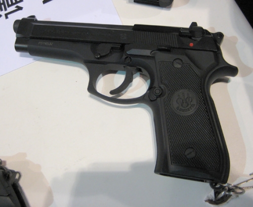 伯萊塔92F型手槍