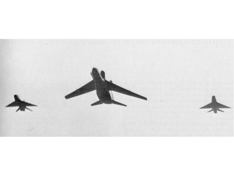 練習飛行中的圖-98