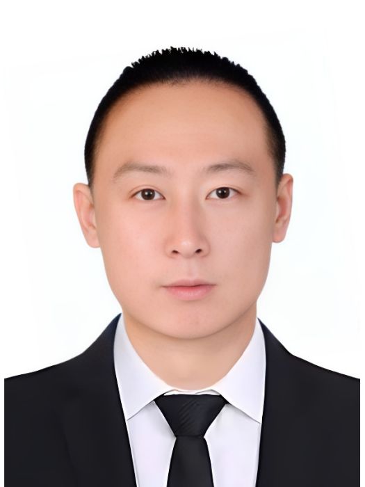 郭岩(內蒙古自治區鄂爾多斯交響樂團副團長、鄂爾多斯市音樂家協會副主席) 郭岩(內蒙古自治區鄂爾多斯交響樂團副團長、鄂爾多斯市音樂家協會副主席)