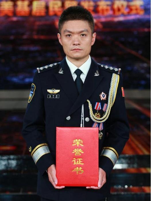 陳建強(上海市公安局城市軌道和公交總隊刑偵支隊三隊隊長) 陳建強(上海市公安局城市軌道和公交總隊刑偵支隊三隊隊長)