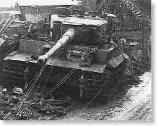被M26打壞後陷入瓦礫被放棄的“虎式”坦克