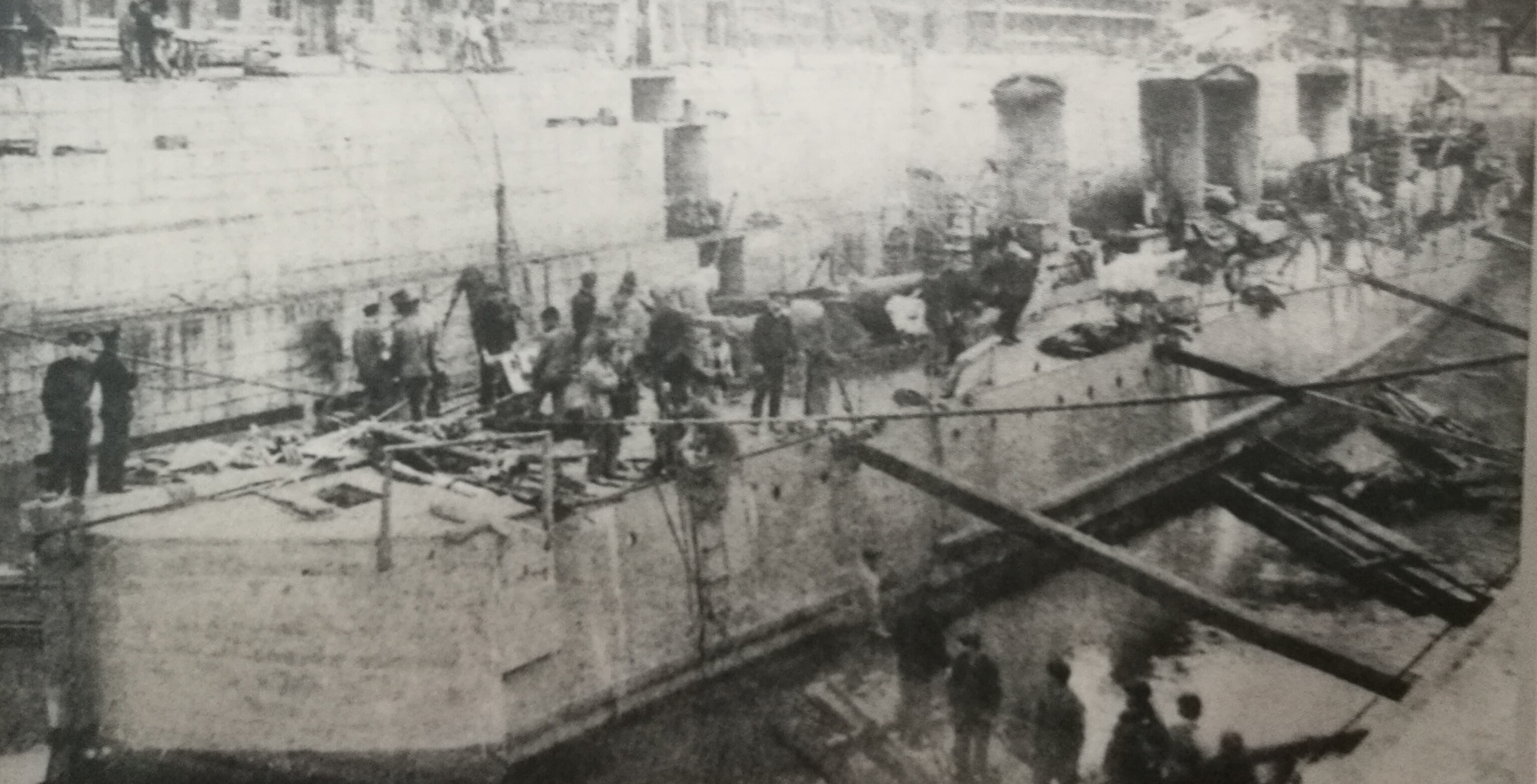 觸雷受損的春雨號，1904年11月29日在吳海軍工廠接受修理