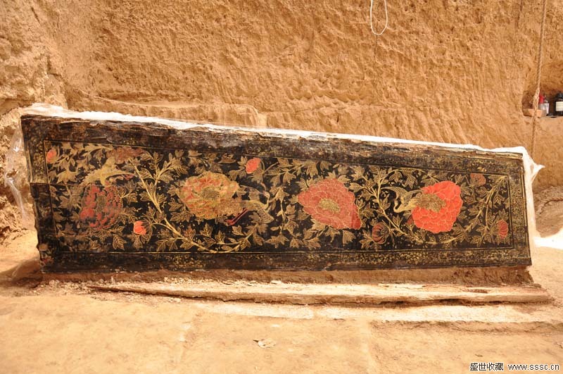 西安出土的明代巨幅彩棺漆畫