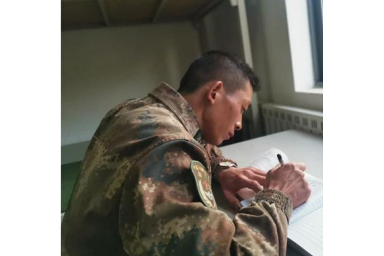 秦炳(陸軍駐藏某旅三營支援保障連掃雷破障班班長) 秦炳(陸軍駐藏某旅三營支援保障連掃雷破障班班長)