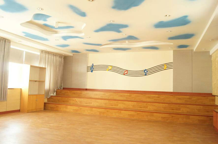 漂亮的音樂教室。