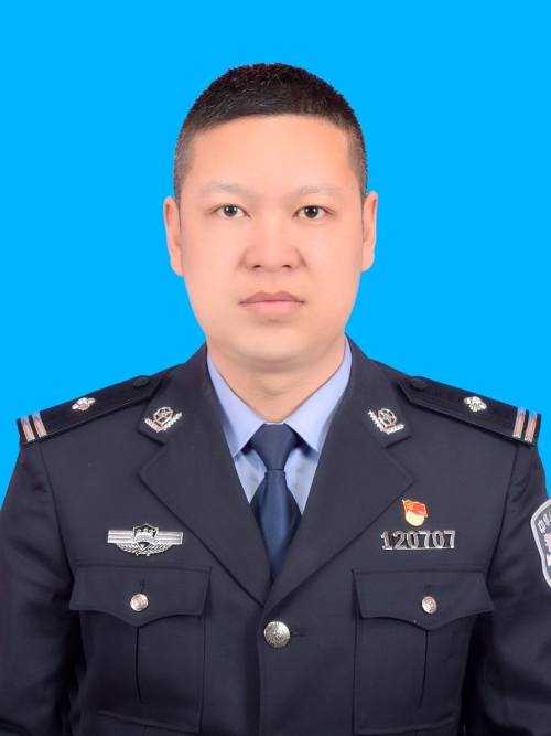 陳松(內蒙古自治區阿拉善盟額濟納旗公安局黨委委員、副局長) 陳松(內蒙古自治區阿拉善盟額濟納旗公安局黨委委員、副局長)