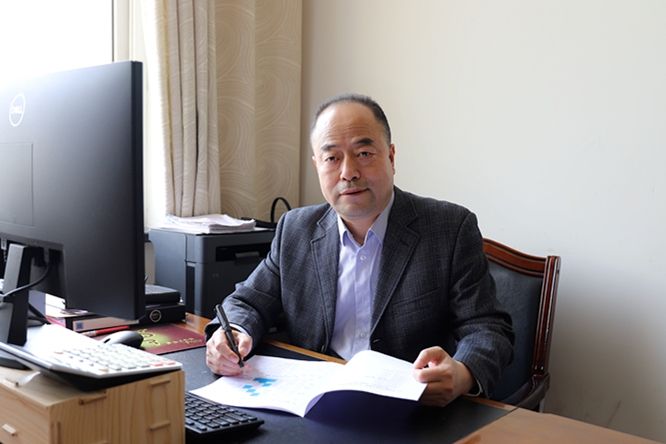 周曉明(甘肅工業職業技術學院黨委委員、副院長) 周曉明(甘肅工業職業技術學院黨委委員、副院長)