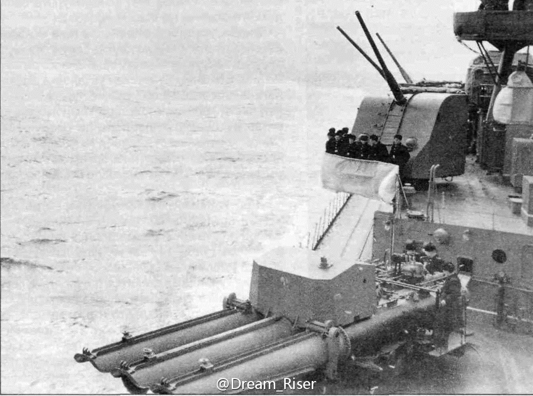 單裝100mm艦炮和魚雷發射管