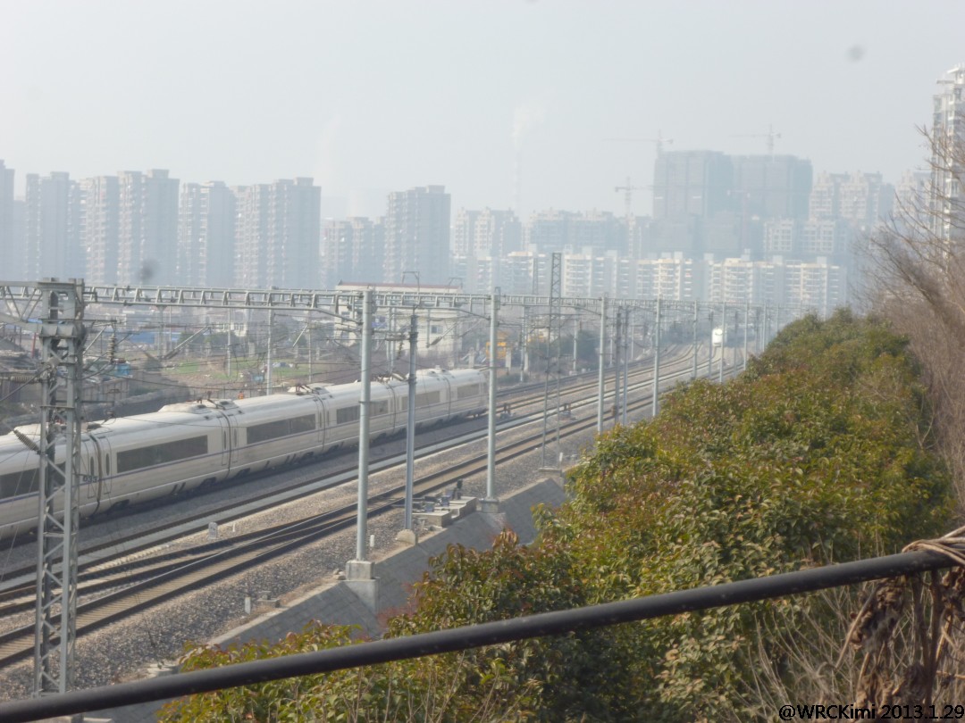 G30次（左）合肥站發車 駛往北京南