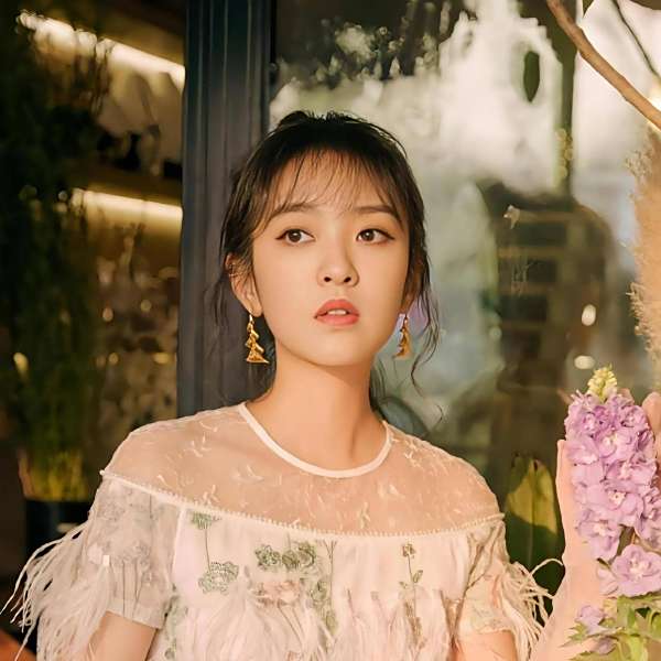 劉泳希(中國內地影視女演員) 劉泳希(中國內地影視女演員)