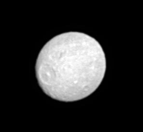 卡西尼號拍攝的照片上的土衛一看起來為卵狀