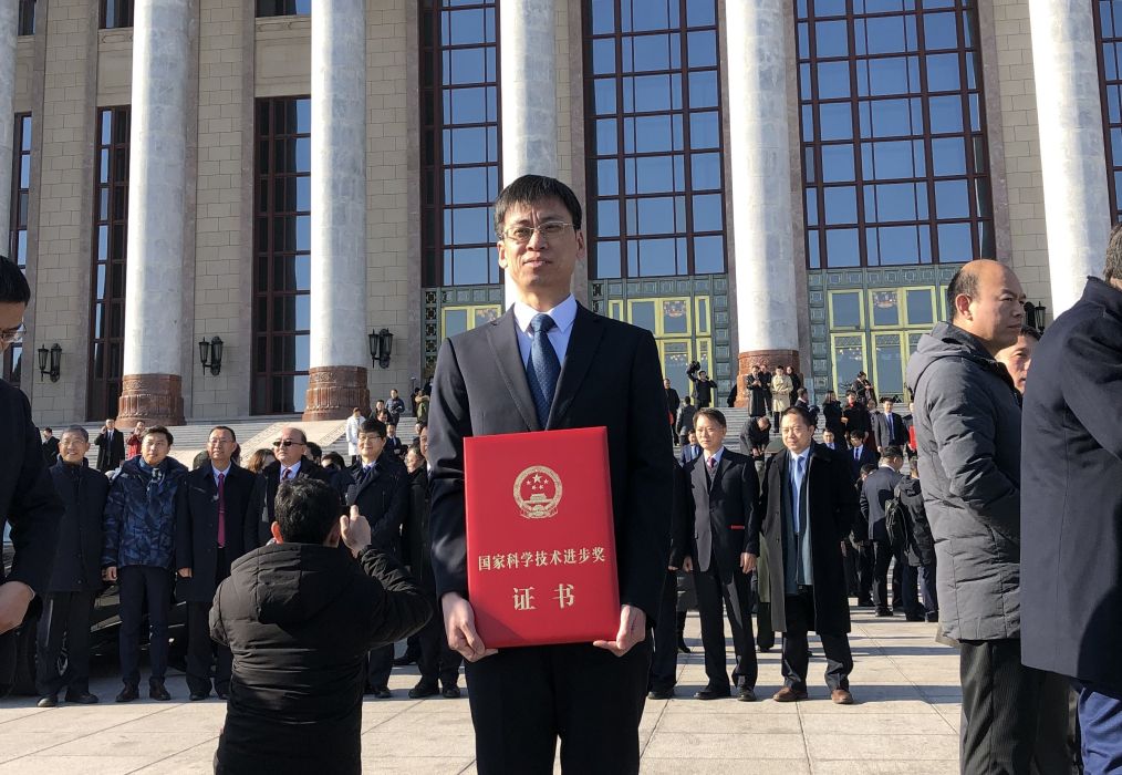 劉志春(石家莊鐵道大學土木工程學院教授) 劉志春(石家莊鐵道大學土木工程學院教授)