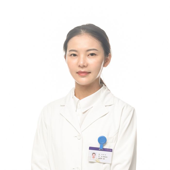 鄭丹(米蘭柏羽醫學美容醫院執業醫生) 鄭丹(米蘭柏羽醫學美容醫院執業醫生)
