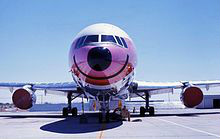 公司的一架L-1011，機頭繪有笑臉圖案