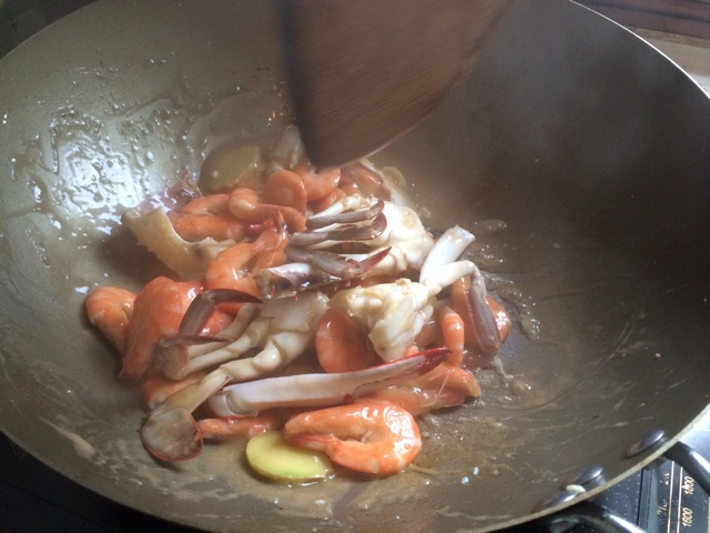 明蝦肉蟹煲