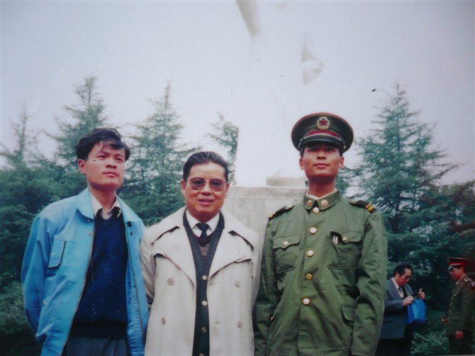 94年與中國書協副主席李鐸(中)先生合影