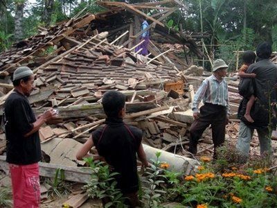 印尼7.3級地震