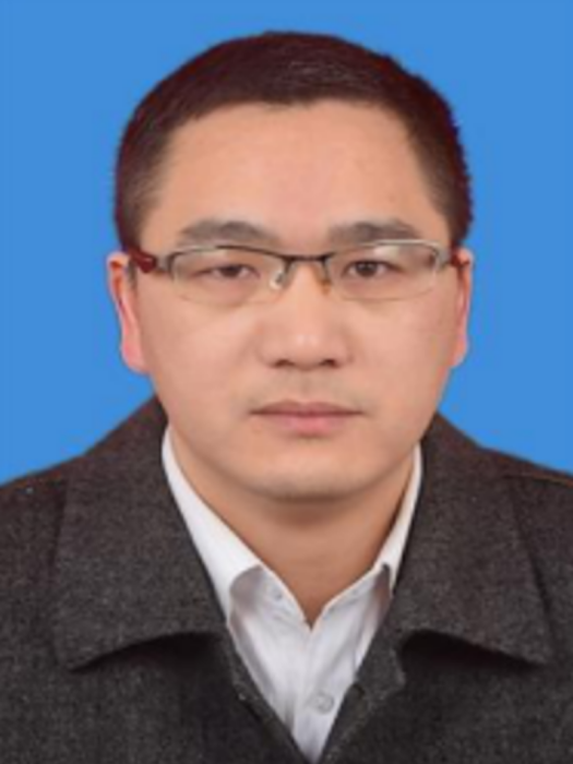 譚春林(重慶市石柱土家族自治縣人大常委會副主任,縣人力社保局黨委書記、局長) 譚春林(重慶市石柱土家族自治縣人大常委會副主任,縣人力社保局黨委書記、局長)