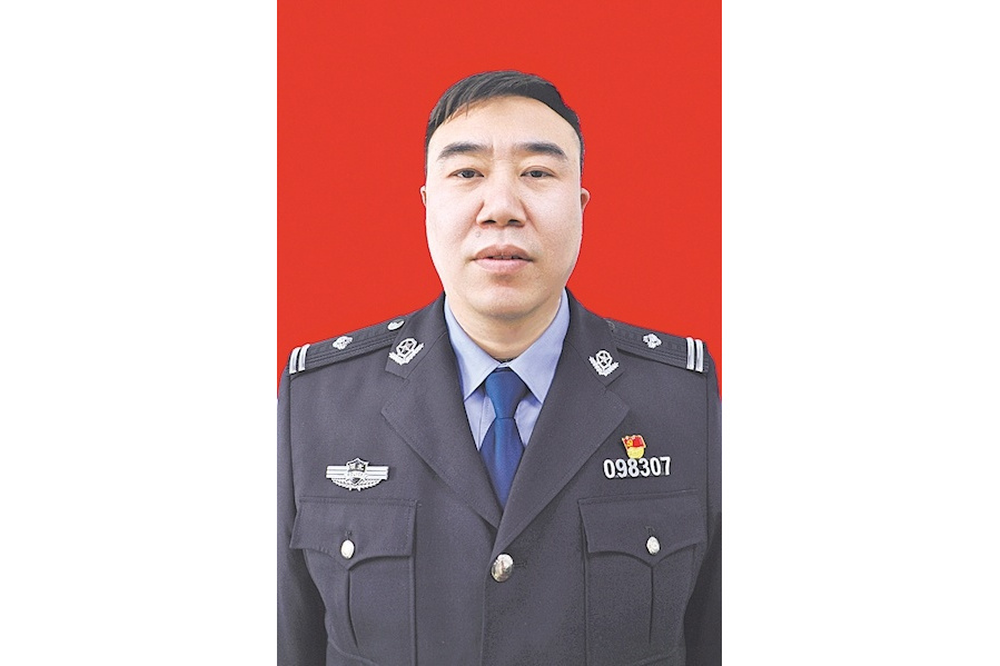 鄒帆(潛江市公安局治安支隊食藥偵大隊大隊長) 鄒帆(潛江市公安局治安支隊食藥偵大隊大隊長)