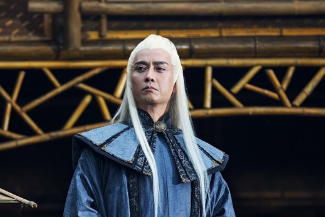 任千行(《太古神王》中的九華門院長角色)