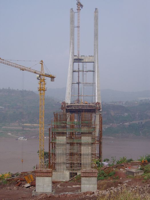 2004年1月30日，李渡長江大橋進行橋墩基礎施工建設工程