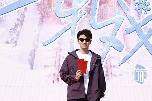 裴軫(電視劇《軋戲》中的角色，由演員代旭飾演)