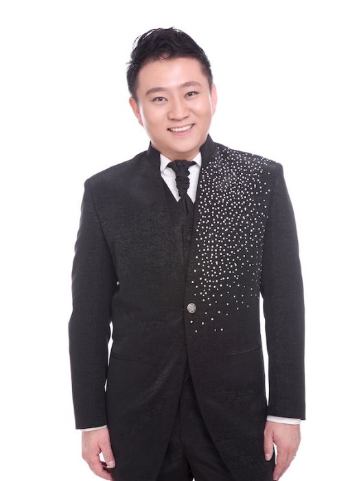肖笑(中央民族樂團男高音歌唱家) 肖笑(中央民族樂團男高音歌唱家)