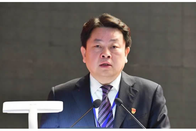 徐德朋(昌河飛機工業(集團)有限責任公司董事長、黨委書記) 徐德朋(昌河飛機工業(集團)有限責任公司董事長、黨委書記)