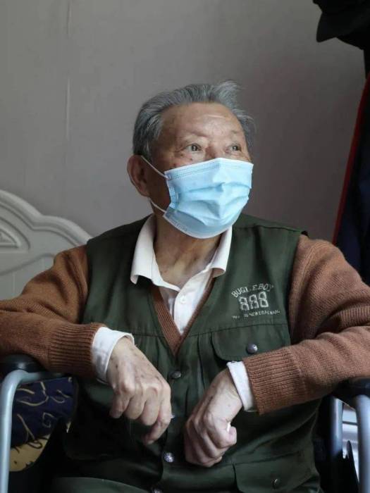 孟憲明(武漢市紅十字會醫院76歲已康復重症患者) 孟憲明(武漢市紅十字會醫院76歲已康復重症患者)