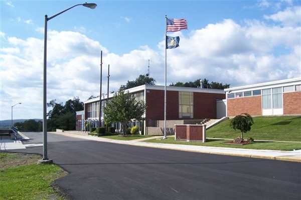 美國康諾利教會中學