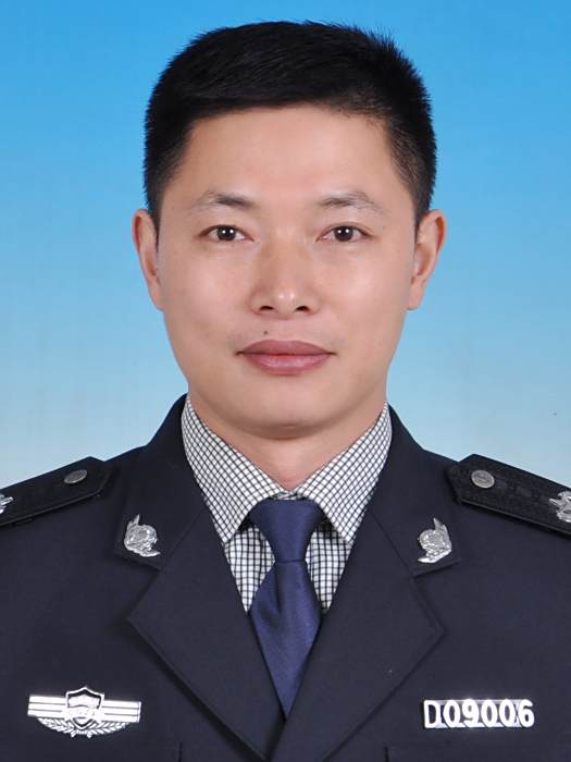 王松平(浙江省紹興市嵊州市綜合行政執法局黨組成員、副局長) 王松平(浙江省紹興市嵊州市綜合行政執法局黨組成員、副局長)