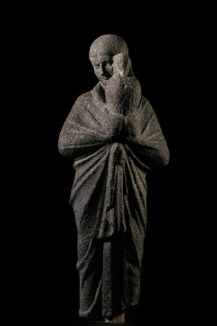 托勒密王朝時代搬運冥王奧里西斯的神像