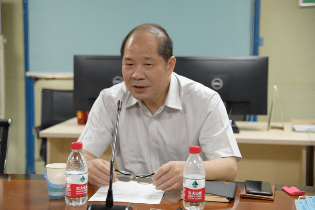 黃明(農產品原董事、總裁) 黃明(農產品原董事、總裁)