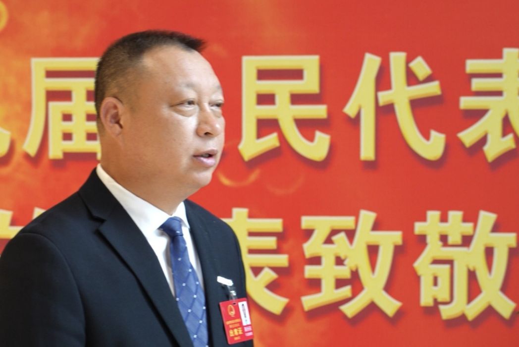 吳長征(湖南省岳陽市人大代表、平江縣紅軍營負責人) 吳長征(湖南省岳陽市人大代表、平江縣紅軍營負責人)