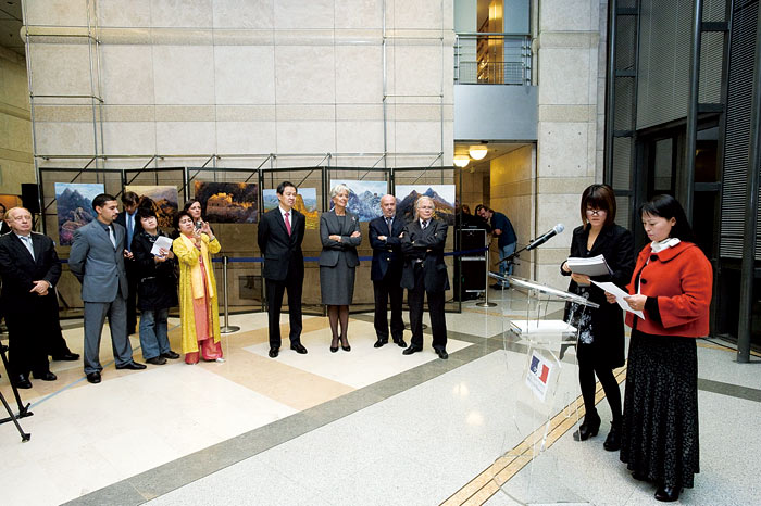 2009年,在法國財政部舉辦畫展開幕式發言