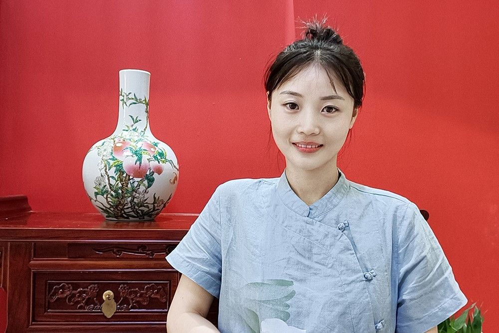 李莉(景德鎮非物質文化遺產傳承人)